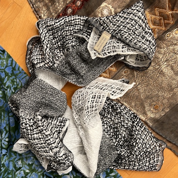 1️⃣1️⃣Lot of 11 Random Scarves/Wraps/Shawls Varying Materials/Brands/Colors/Size - Picture 4 of 17